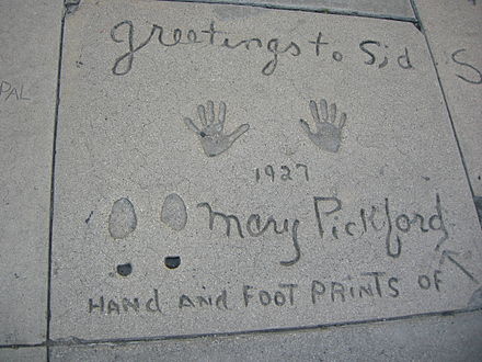 440px-Grauman's_Chinese_Theatre,_mary_pickford