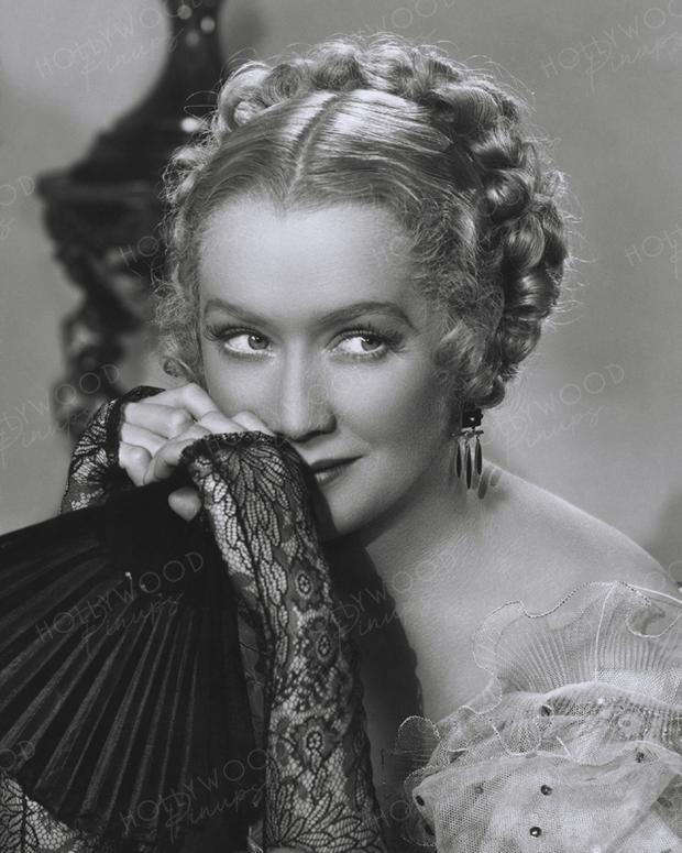 Miriam_Hopkins_in_BECKY_SHARP_1935_b_w_620x