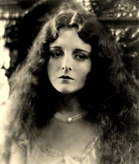 44791ef8f26028aa648d418e1ab7d8aa--mary-astor-young-and-beautiful