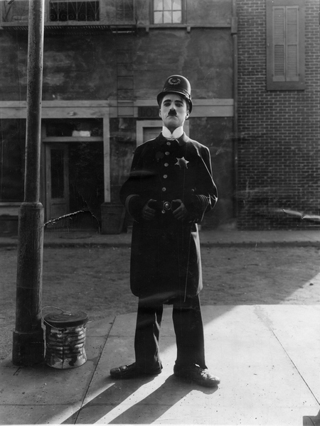 big_easy_street_as_the_policeman