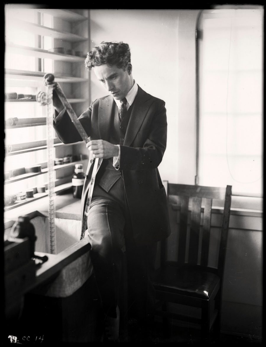 charlie-chaplin-editing-the-kid-900x0-c-default