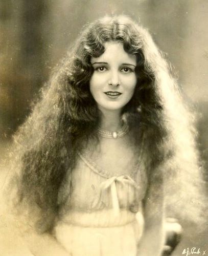 d38c18c10d138d51a0ad20d2ea61fc2b--mary-astor-antigua