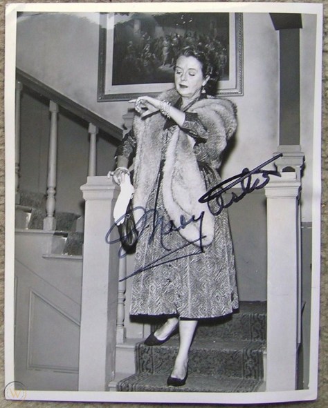 mary-astor-thriller-episode-roses_1_91644215985375b4a57222ce3ca87f04